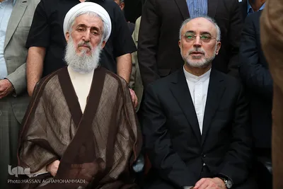 علی‌اکبر صالحی، رئیس سازمان انرژی اتمی و حجت الاسلام صدیقی، امام جمعه موقت تهران در مراسم تشییع پیکر مرحوم حجت الاسلام «احمد احمدی»