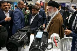 بازدید رهبر انقلاب از نمایشگاه توانمندی‌ها و دستاوردهای بخش خصوصی