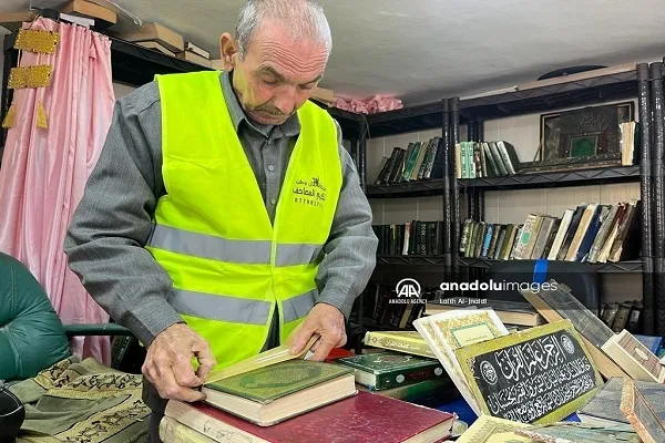 تعمیر 200 هزار جلد قرآن توسط شهروند اردنی