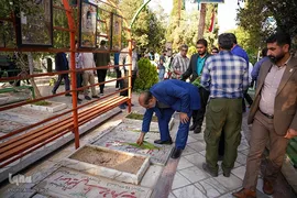 گلباران مزار شهدا در دارالرحمه شیراز