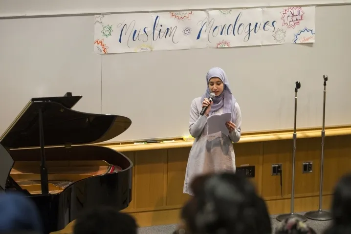 Dalibai Musulmi Sun Samar Da Shiri Mai Taken Monologue A Amurka