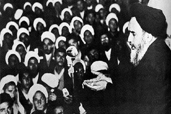 موضع قاطع امام (ره) در رد لایحه کاپیتولاسیون/ حسن روحانی: تصویب این قانون در مجلس بسیار «تأسف‌بار» بود