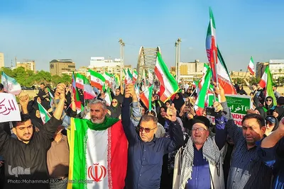 زنجیره انسانی در محکومیت تهدیدات حمله به پل‌ها و نیروگاه‌ها در اهواز