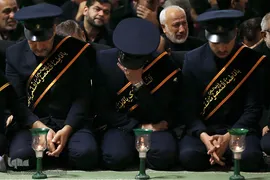 آیین سنتی شمع گردانی در حرم حضرت معصومه(س)