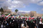اجتماع بیعت شیرازی ها با سومین رهبر انقلاب