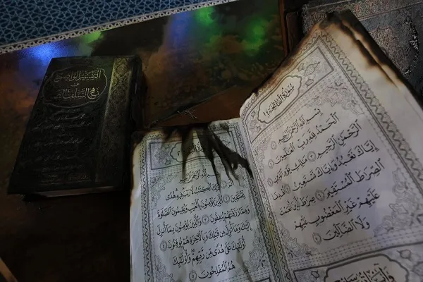 Wavamizi wa Kizayunii Waharibu Msikiti, Wavunjia Heshima Qur’ani Ukingo wa Magharibi