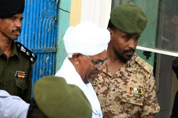 عمر البشير يمثل مجدداً أمام المحكمة بتهمة الفساد