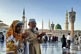زائران بین‎المللی مدینه پیش از اعزام به مکه