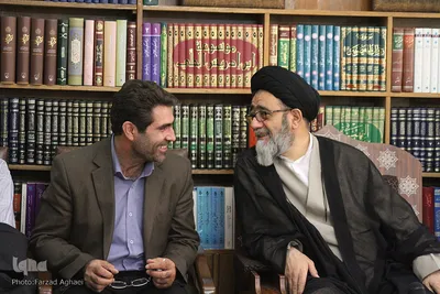 اعطاء کارت خبرنگار افتخاری به نماینده ولی فقیه ـ تبریز
