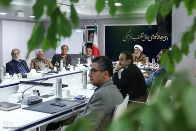 نشست دبیر عالی شورای انقلاب فرهنگی با تعدادی از هنرمندان
