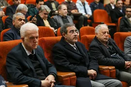 مراسم گرامیداشت هفته‌نامه بازار کار همراه با برنامه نکوداشت سیدکاظم حسینی