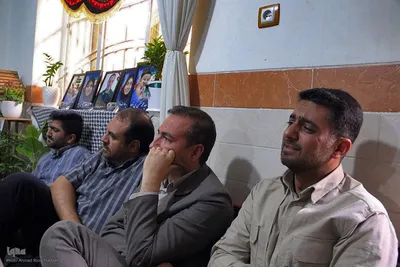 اهدا قاب مدال کنگره ملی شهدای فارس به خانواده شهیدان نبی زاده