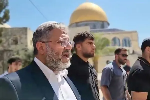 Ocupantes israelenses invadem complexo da Mesquita de Al-Aqsa, atraem condenação de estados regionais