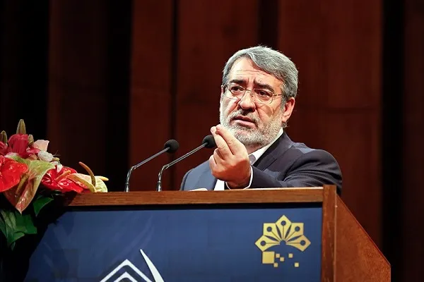 موانع وحدت را رفع و مواضع آن را تقویت کنیم