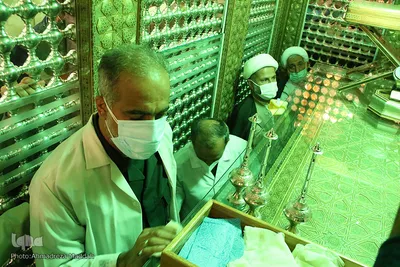 عطرافشانی حرم شاهچراغ(ع) در روز میلاد امام حسین(ع)‎‎