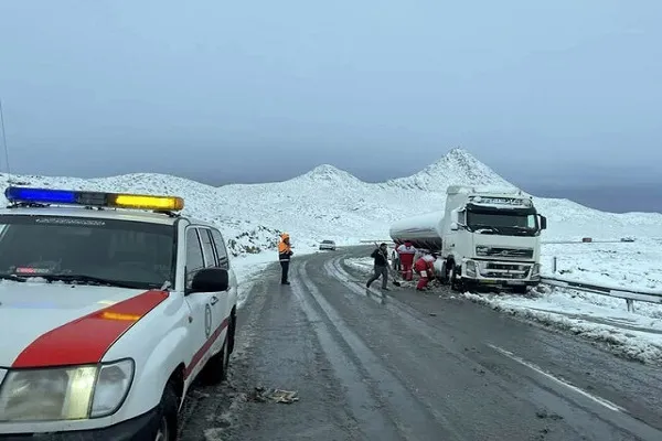 امدادرسانی به بیش از ۱۵۰ نفر در جاده‌های برفی استان مرکزی