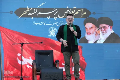 تعویض پرچم گنبد حرم مطهر کریمه اهل بیت در آغاز ماه محرم‎