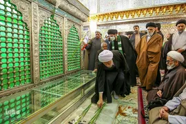 گلباران مقبره شهید دستغیب‎‎
