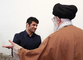 تجلیل رهبر انقلاب از پهلوان علیرضا کریمی