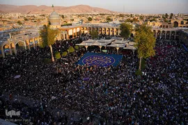 حضور رئیس جمهور در شاهچراغ و دیدار با خانواده شهدا
