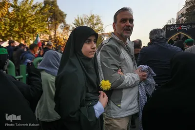 تشییع پیکرهای ۱۰۰ شهید گمنام از مقابل دانشگاه تهران