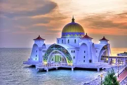 Masjid Selat Melaka; Wisata Terapung di Malaysia