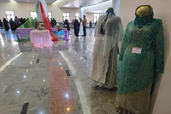 نمایشگاه «فَردُخت» در شهرکرد گشایش یافت+ عکس