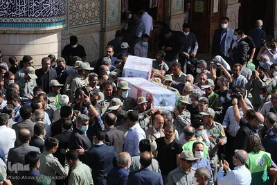 وداع شیرازی ها با محیط بانان شهید در حرم شاهچراغ(ع)‎‎