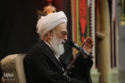 مراسم گرامیداشت رهبر شهید از سوی آیت‌الله مکارم شیرازی
