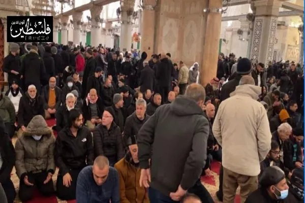 الآلاف يُحيون فجر 