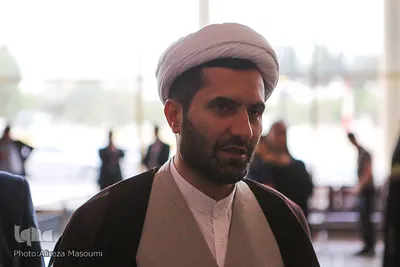 مراسم استقبال از مختار دهقان نفر دوم مسابقات بین اللملی قرائت قرآن کریم در مالزی با حضور جمعی از اساتید قرآنی عصر امروز 23 اردیبهشت ماه در فرودگاه شهید هاشمی نژاد مشهد برگزار شد .