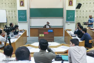 حجت‌الاسلام والمسلمین عبدالحسین خسروپناه، معاون علوم انسانی و هنر دانشگاه آزاد اسلامی در نخستین دوره مناظرات علوم انسانی اسلامی