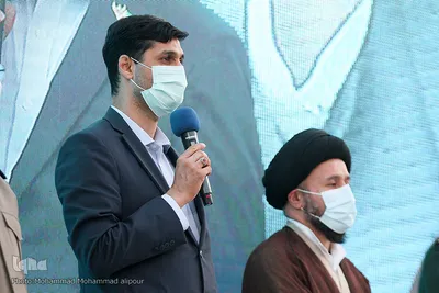 رونمایی از تقریظ رهبری بر کتاب «حوض خون» در اندیمشک