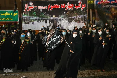 لاله گردانی خدام حرم شاهچراغ (ع) در شب اربعین حسینی