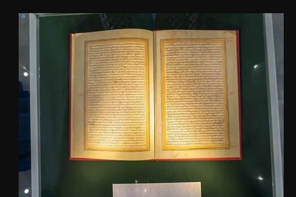 الجناح السعودي يعرض مصحفاً من 30 ورقة في معرض الدوحة للكتاب