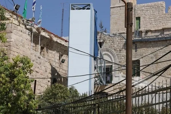 Installation d'un ascenseur électrique dans la mosquée al-Aqsa pour faciliter les attaques des sionistes