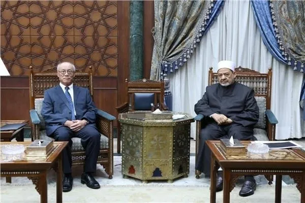 شيخ الأزهر يبحث مع السفير الياباني تعزيز التعاون في مجالات التعليم والدعوة