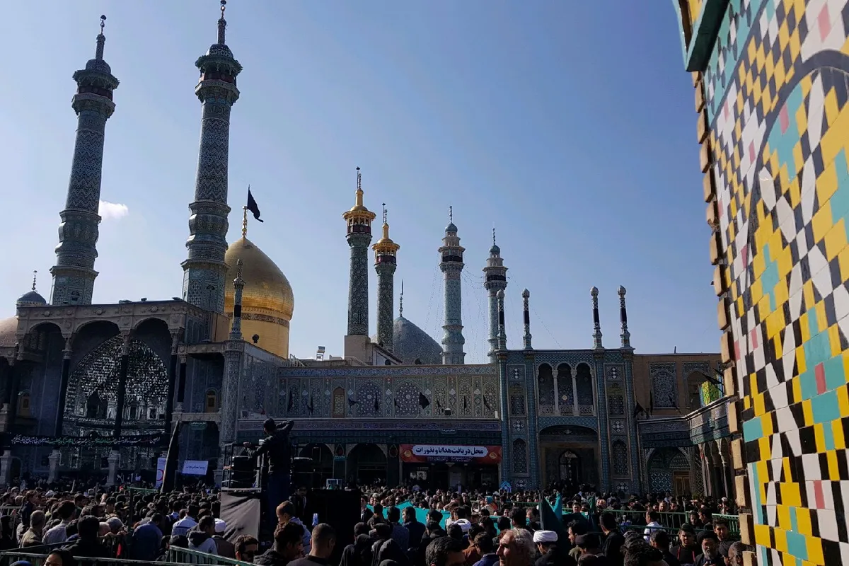 آیین معنوی شمع‌گردانی در سالروز رحلت حضرت معصومه(س)