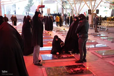 تحویل سال نو در کنار شهدا‎