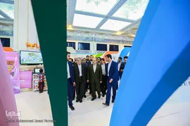 بازدید وزیر ورزش و جوانان از نمایشگاه قرآن