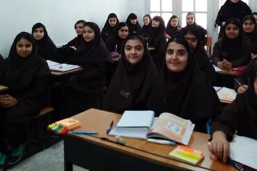 بانوی طلبه از فعالیت‌های تبلیغی در مدارس امین کرمان می‌گوید