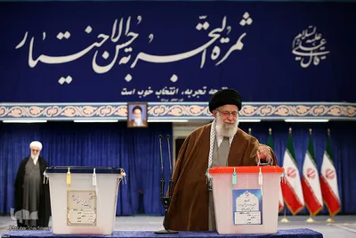 حضور رهبر معظم انقلاب در پای صندوق رأی
