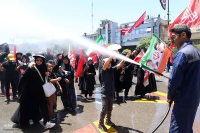 تشییع پیکر مطهر رهبر شهید در مشهد مقدس
