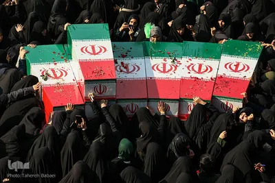 تشییع پیکرهای ۱۰۰ شهید گمنام از مقابل دانشگاه تهران