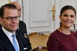La princesse Victoria de Suède met le voile dans une mosquée et provoque un tollé