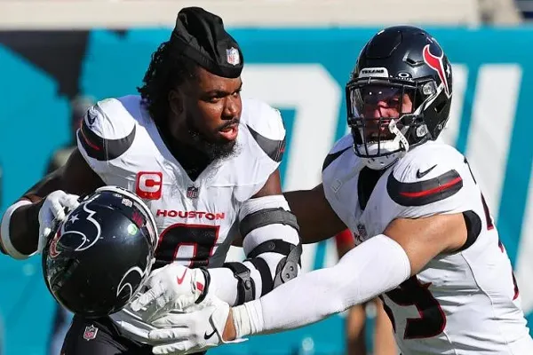 NFL: atleta musulmán calza zapatos 