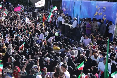اجرای سرود «سلام فرمانده» در میدان شهدای شیراز