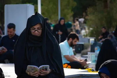 قرائت دعای عرفه در باغ رضوان اصفهان