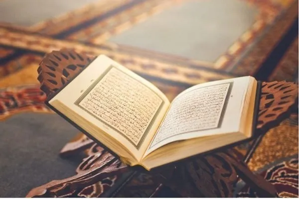 Səudiyyə Ərəbistanında bir mağazanın Quranı xətm etmək üçün maraqlı təşəbbüsü