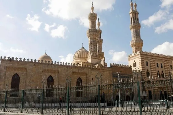 الأزهر يحذّر من وجود نسخ قرآنية إلكترونية تحتوي على آيات مُحرفة